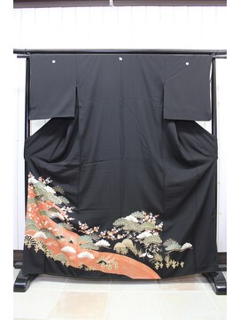 ルナクレセント (Luna crescent) 留袖LT-１　￥10000～(着付料込み)