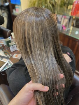 キャラ 池袋本店(CHARA) 細めハイライトでさりげなく筋感のあるオシャレヘアに♪【貴也】