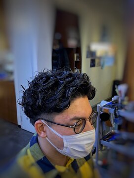 グッドマン バーバーショップ リョクチ(goodman barbar shop RYOKUCHI) パーマ七三分けバックスタイル