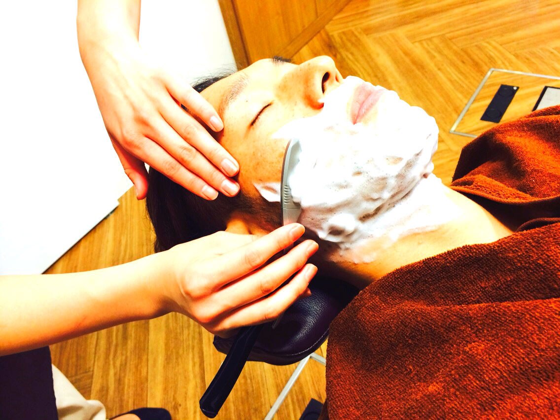 【人気☆】メンズカット+シェービング （眉毛・髭・顔周り）