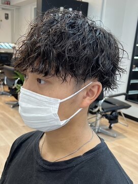 ウェイビーエフティフィフス 横浜西口(WAVEY ft.fifth) ツイストパーマ無造作パーマメンズマッシュ刈り上げツーブロック