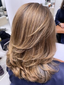 ステア ケース(stair case) 【NATASHA】ミディアム中盛りレイヤー