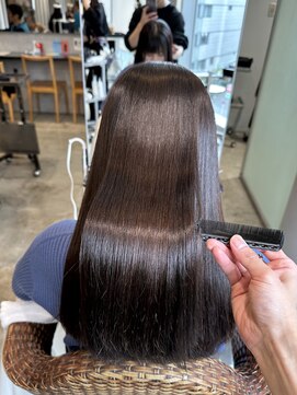 クーラ(Cura) 【Cura原宿】くせ毛さんのメンテナンス矯正・根元のみ