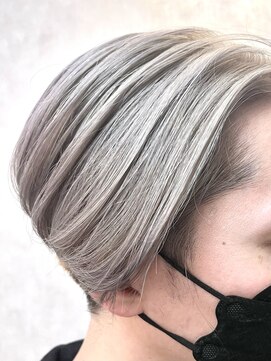 ミクマル(micmal) 韓国ツーブロックセンターパートホワイトダブルカラーブリーチ