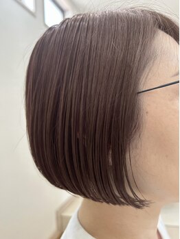 ホッペ(hoppe)の写真/ナチュラルで、落ち着いた雰囲気の店内でゆったりとした時間を…。大人女性の髪のお悩みに寄り添いご提案
