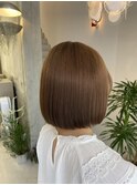 ぷつんとボブ × ベージュカラー