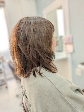 ジパングインスパイア くせっ毛さんのくびれミディアムはハイトーンモカブラウンが◎