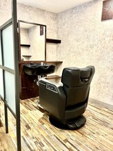 キタセンジュバーバー バイ ティーズ(KITASENJU BARBER by T's)