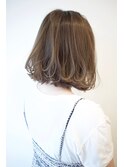 アッシュベージュ×切りっぱなしボブ