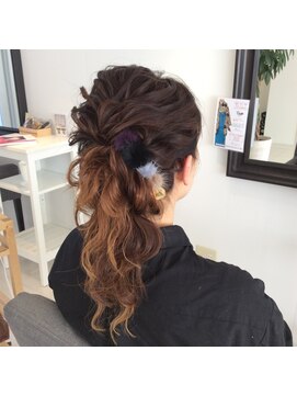 フェリーチェ(Felice) 結婚式　二次会　パーティー　ブライダル　ポニーテール