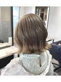 キャラメルベージュ