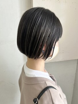 ヒビヲ(HIBIO) ワンカラーベージュブリーチなしダブルカラー切っぱなしボブ横浜