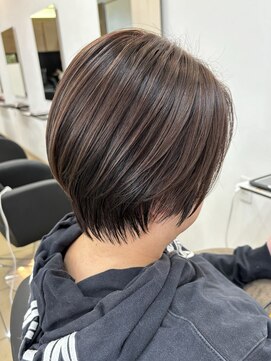 オーリーヘアー(Olliy hair) グレージュカラー/フェザーショート/透明感カラー