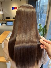 酸性ストレート。髪にツヤ、ハリ、コシを