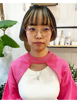 リーニュ(Ligne) ショートボブ×デザインカラー