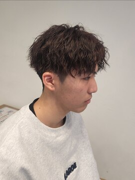 ニアウ 伊勢崎連取店(Niau) 刈り上げマッシュ縦落ちツイストスパイラルパーマ