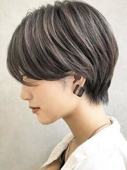 トゥーエイト(Two8)の写真/【白髪染めをおしゃれに＊】定期的なメンテナンスが必要だから、ダメージを抑えて艶のある仕上がりに◎