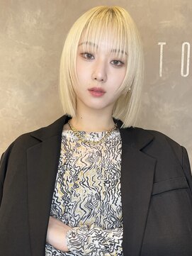 トルネード(TORNADO) ホワイトブロンド 切りっぱなしボブ ハイトーンカラーM20240118