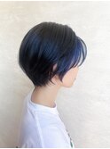 ショートカット×フェイスフレーミング×コバルトブルー