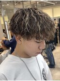 渋谷メンズハイライトカラー緩め波巻きスパイラルパーマ外国人風