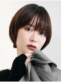 ショートカットくびれショート前下がりボブベージュカラー40代