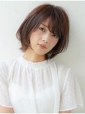 イメチェン　ホワイトブロンド　外ハネボブ 美髪　ワイドバング