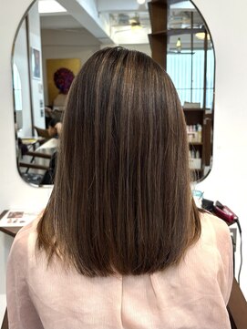 ルイ(ROUIS produced by LUCK 津田沼) ROUIS 津田沼 ナチュラル白髪ぼかしハイライト