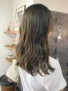 ヘアーアイストゥーレ(HAIR ICI TRE) ◎ブリーチなしカラー◎赤み消しオリーブグレージュで透明感