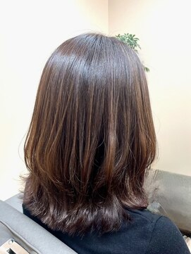 アンジュール コロレ(1//jour colore) 伸ばし中でもおしゃれに【軽やかミディアム】