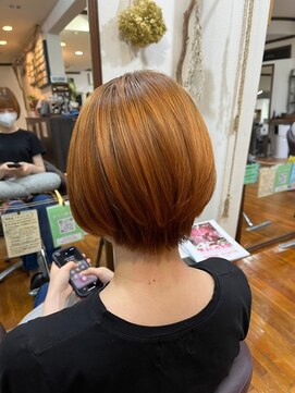 美容室 メザミー MESAMIES ショートオレンジブリーチまとまり感立体感サラツヤ