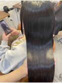 オイルストレートで癖を直し、艶としなやかな質感に