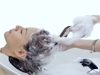 キリグ(KILIG)の写真/いつでも気になる頭皮ケアに◎ついに導入!くつろぎの上質空間で癒しスパ体験☆オージュアヘッドスパも人気