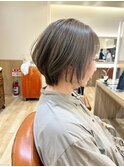 イメチェン_ホワイトブロンド_外ハネボブ_美髪_ワイドバング