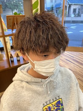 スウェル 稲毛店(Swell) サーフカール/フェザーパーマ/ブルーブラック/稲毛駅/眉毛