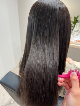 カエラ(kaela) 【kaela satomi】縮毛矯正×エメラルドカラー