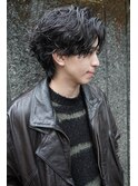 スーツ短髪ツーブロック束感モテる黒髪シークレットパーマ流行
