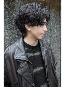 カライング(ing) スーツ短髪ツーブロック束感モテる黒髪シークレットパーマ流行