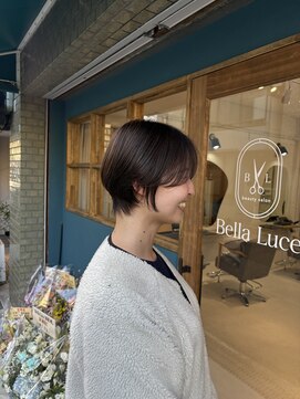 ベラルーチェ(Bella Luce) 首長いショートボブ