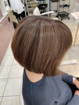 カラーサロンビスカリア 相模原エリア 淵野辺駅店(Color salon Biscaria) 白髪活かし 艶髪ダメージレスカラー