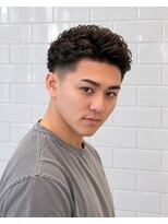 ゼロスバーバー(0's BARBER SHOP)&nbsp;極道パーマ×スキンフェード｜男らしいオールバック短髪