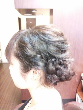 ヘアメイク ビス(Hair Make Bis.) 編み込みくるりんぱ