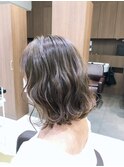 明るめカーキベージュ