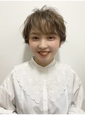 ベージュカラー 耳かけショート/ミルクティーアッシュ
