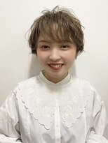 ゼンコー キチジョウジ シェール(ZENKO KICHIJOJI chere) ベージュカラー 耳かけショート/ミルクティーアッシュ