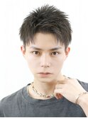 アップバング短髪ツーブロック爽やかショート