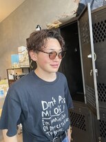 アチーブリス(achieve Liss)&nbsp;メンズ波巻きスパイラルパーマショートセンターパートコンマヘア