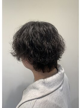 マナベ(manabe) ウルフ　センターパート　波巻パーマ