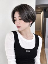 ヘアアンドメイク エジェリ(hair&make egerie) 【ハイライトカラー・センターパートハンサムショート】