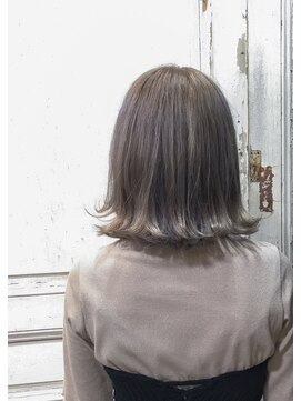 リタへアーズ(RITA Hairs) [RITA Hairs]外ハネボブxシルバーアッシュxOLAPLEX
