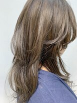 テトヘアー(teto hair) ウルフ、ミディアムヘア、グレージュ、ミルクティベージュ